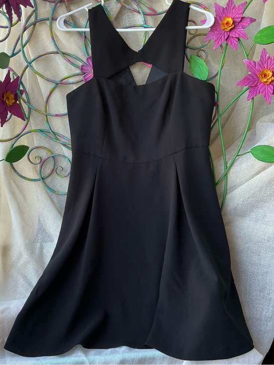 BCBG Dresses & Skirts - BCBG Black Mini Dress with Cutout Back